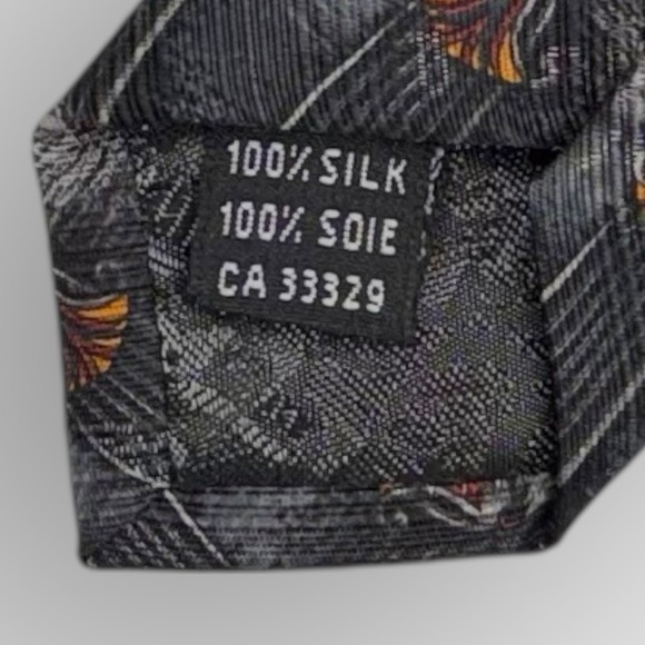 Kolte Italy Handmade Silk Tie Gray Abstract Geometric Pattern 3.75 x 60 Inches - Picture 5 of 6